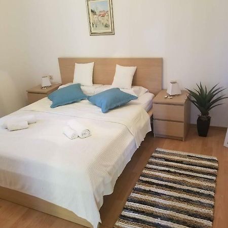 Apartment Diana - Great Location, Cosy 2 Bedroom, 2 Bathroom Apt Куклица Экстерьер фото